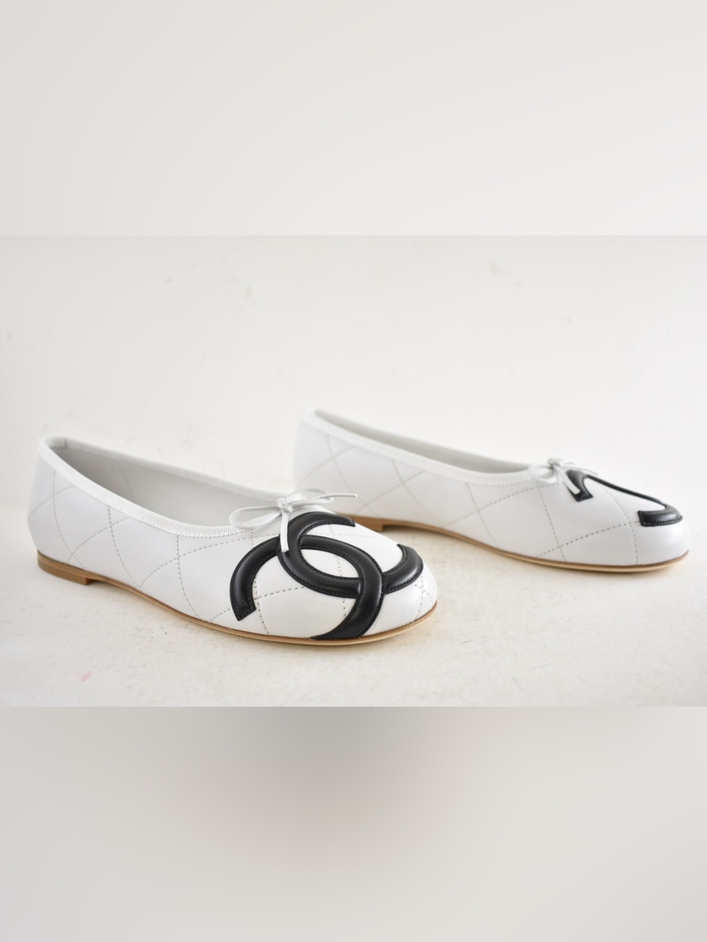Chanel 26M Coco Beach Cambon White Black CC XL Logo Ballet Ballerina Flat 38 - Picture 5 of 15